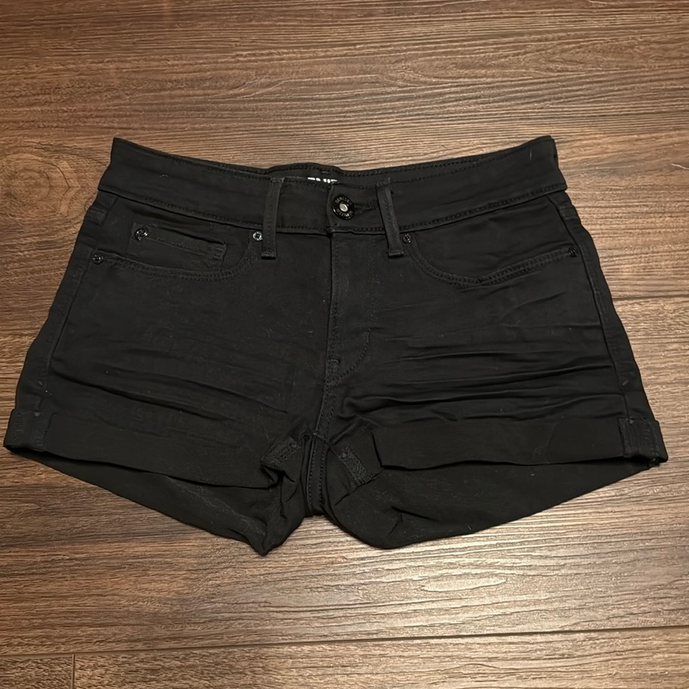Levi’s low rise shortie jean shorts